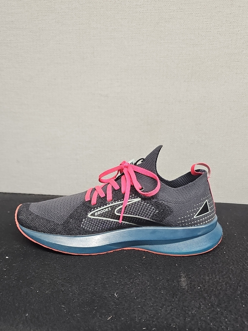 BROOKS LEVITATE 5 STEALTH FIT WOMENS SNEAKERS BFPM-06-070 - Picture 5 of 11